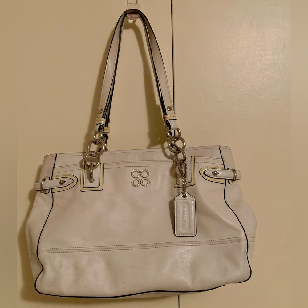 White Coach Purse - gently used, lots of pockets and compartments, pink inside